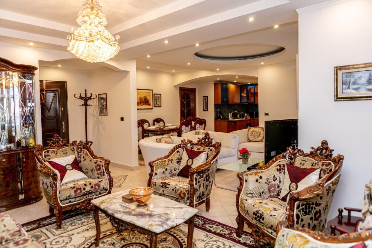 Spacious City Paradise - 3Br Apt In The Heart Of ティラナ エクステリア 写真